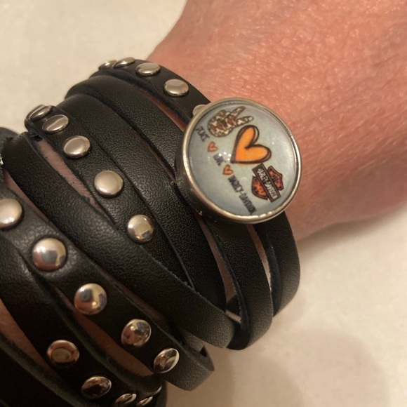 - HD Snap Button Wrap Bracelet - Picture 7 of 12